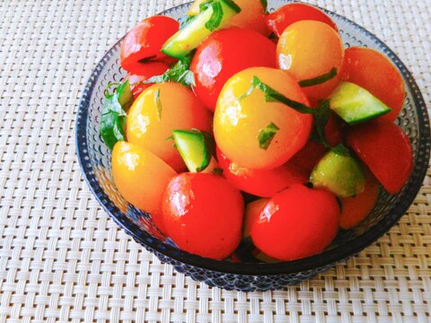 簡単☆カラフルトマトとキュウリのサラダ